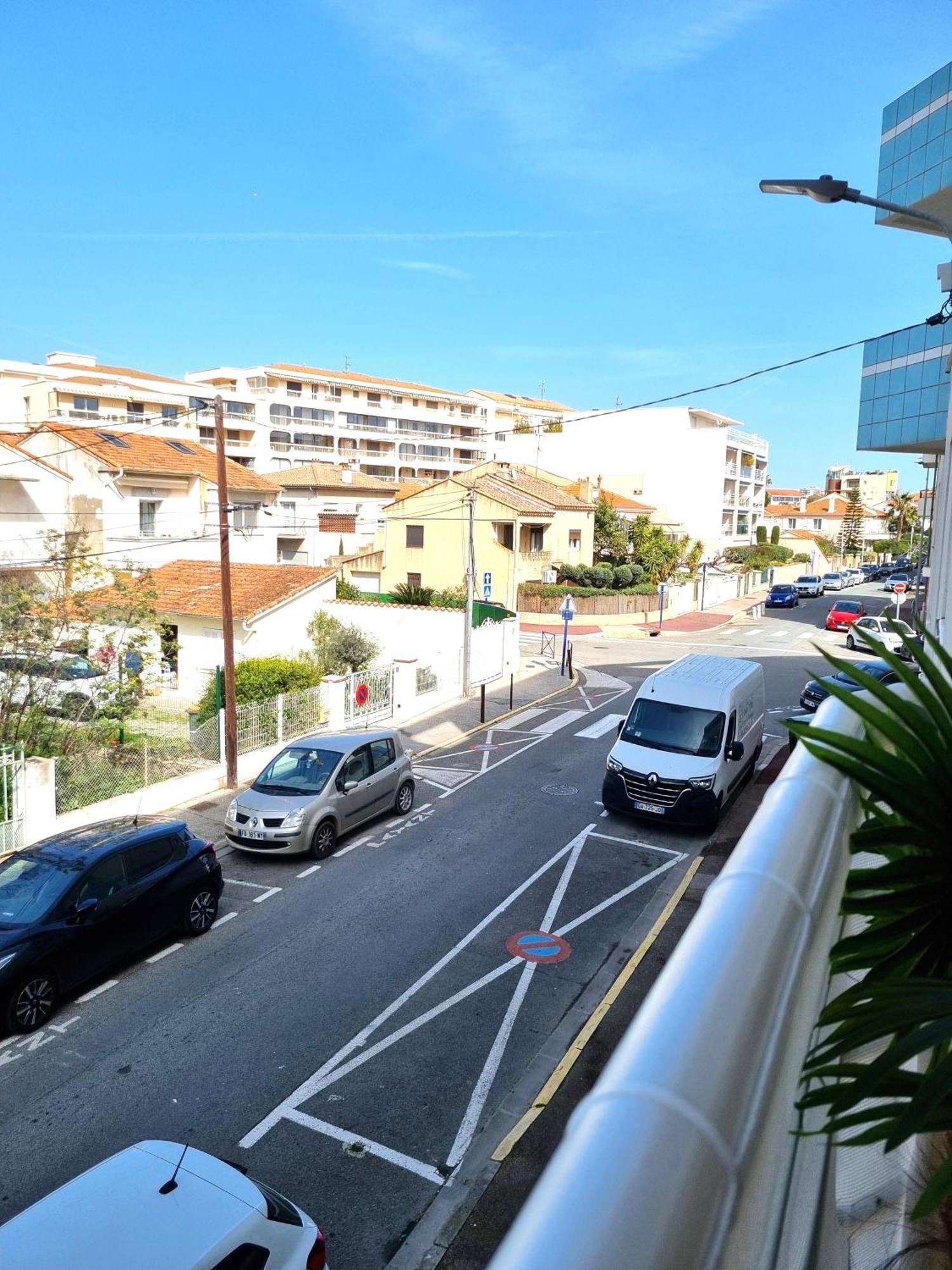 Plage, 30 Metres De La Plage, Wifi, A Pieds ! Fréjus