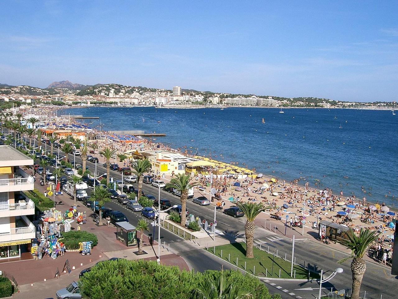 Appartement Plage, 30 Metres De La Plage, Wifi, A Pieds ! Fréjus