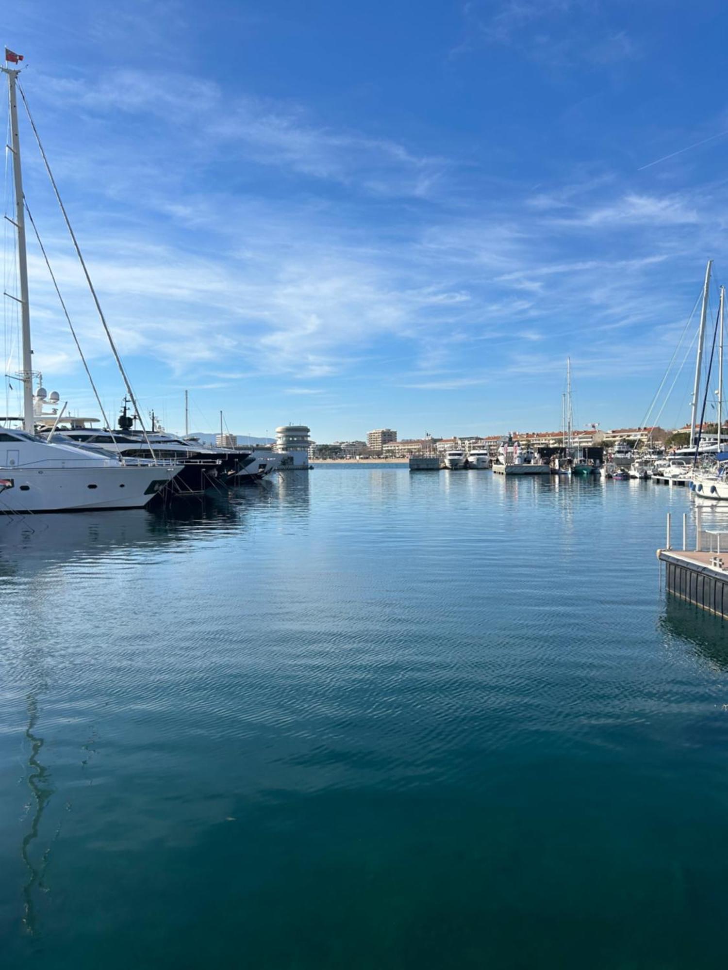 Plage, 30 Metres De La Plage, Wifi, A Pieds ! Appartement Fréjus